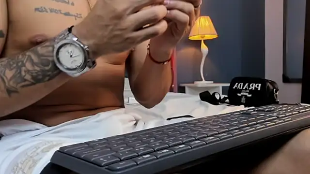 Kevinfox23cms's cam snapshot