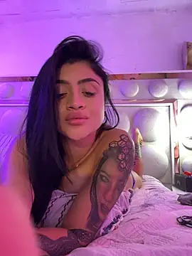 lucianaroy live sex cam