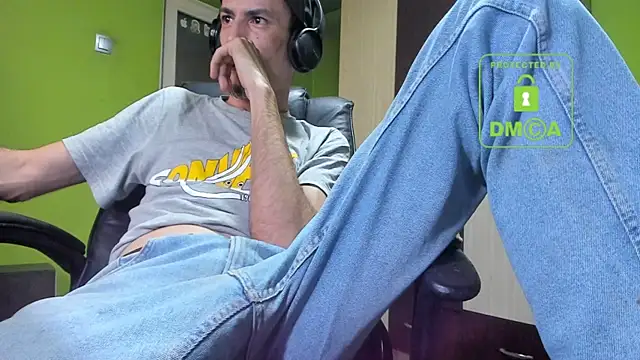 BigCumShoot's cam snapshot