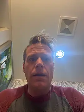 DILFiGuess1 live sex cam