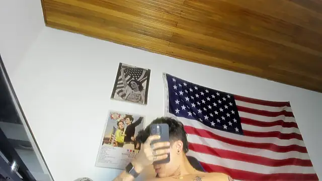 charlie_hotxxx's cam snapshot