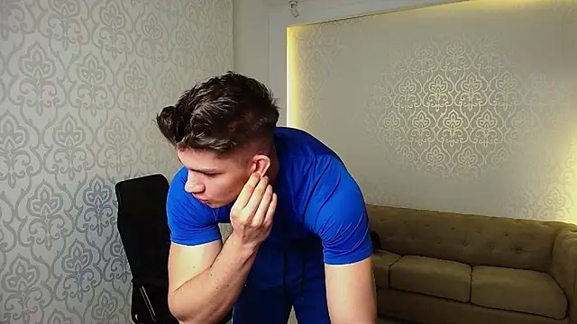 MaxKaiden live sex cam