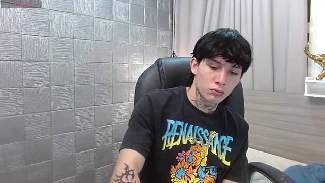 Iantwink18 live sex cam