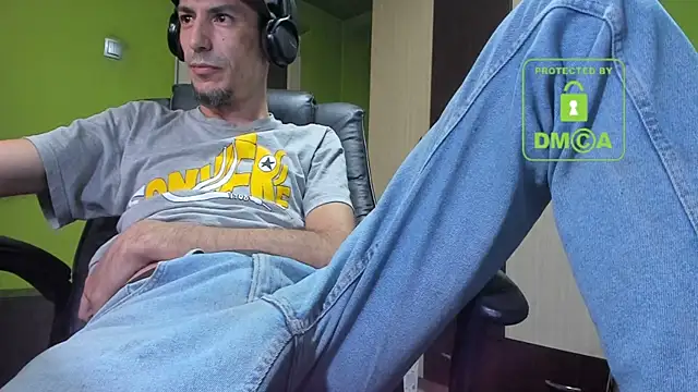 BigCumShoot's cam snapshot