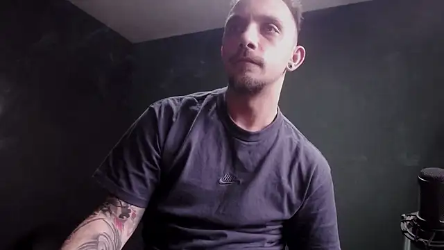 guesswhatbitch live sex cam