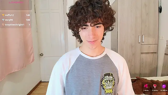 Nude_Boy18's cam snapshot