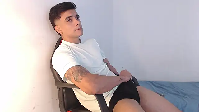 adam_levis17's cam snapshot