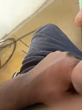 tamilpaiyan000's cam snapshot