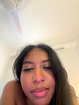 IamCrystal2 live sex cam