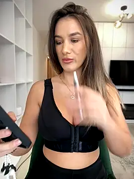 HotXMom live sex cam