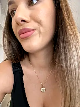 HotXMom live sex cam