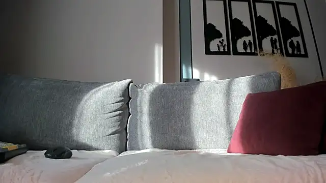 NessaDay live sex cam