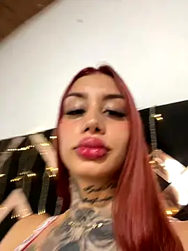 Zaratattoox live sex cam
