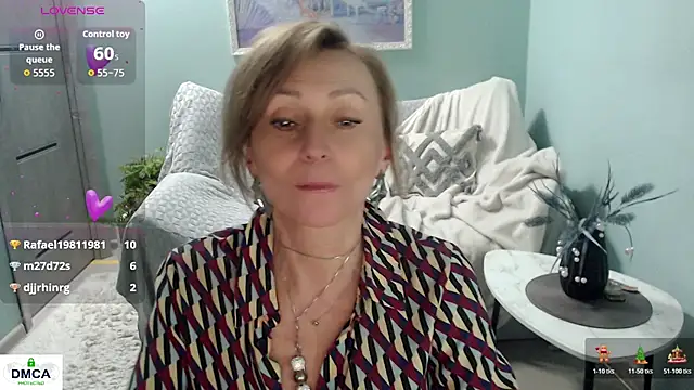 HornyMilf_777 live sex cam