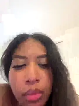 IamCrystal2 live sex cam