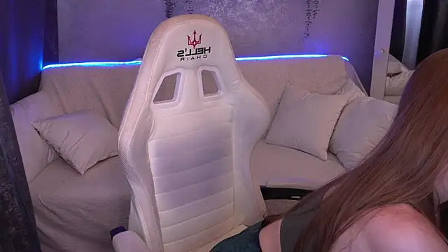 MiaRedFox live sex cam