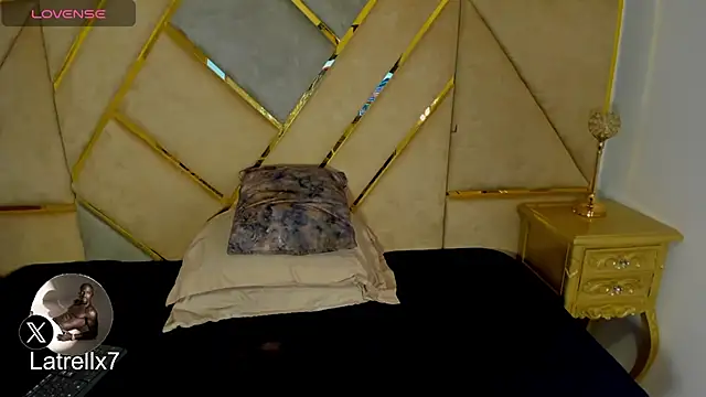 Latrellx7 live sex cam