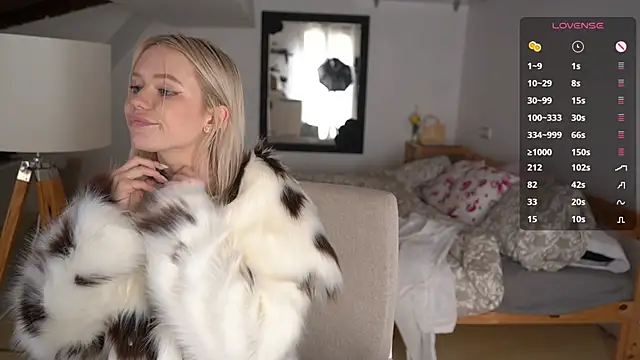 LexieLoree live sex cam