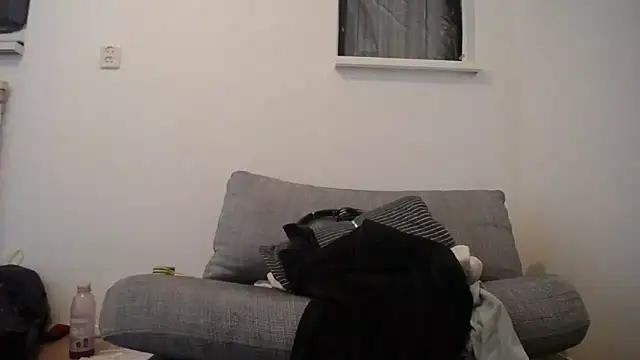 P4RtYBOII92 live sex cam