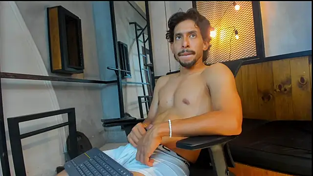 DylanRay_18's cam snapshot