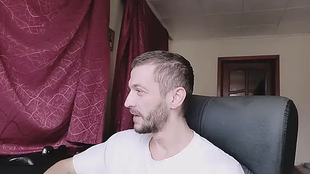 333Alone_in_theDark777's cam snapshot