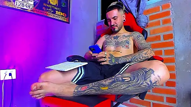 tattooedsmoker777's cam snapshot