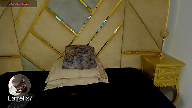 Latrellx7's cam snapshot