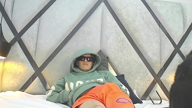 AnthonyAlso live sex cam