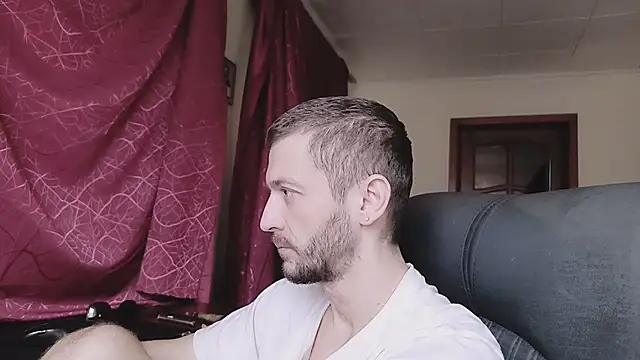 333Alone_in_theDark777's cam snapshot