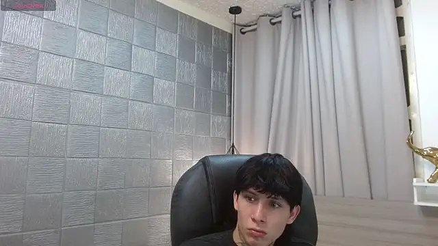 Iantwink18 live sex cam