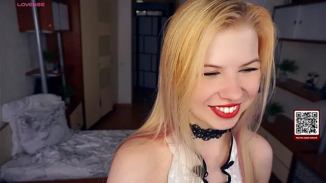 LynetHakes live sex cam