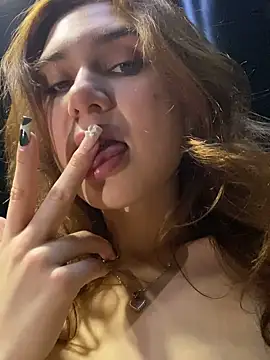 QuitieLia live sex cam