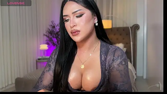 Your_Majesty_Tyra live sex cam