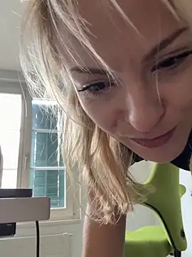 missdaisydiamond777 live sex cam