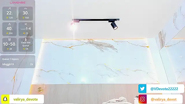 valirya_devote live sex cam