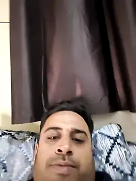 ITZ_GURU live sex cam