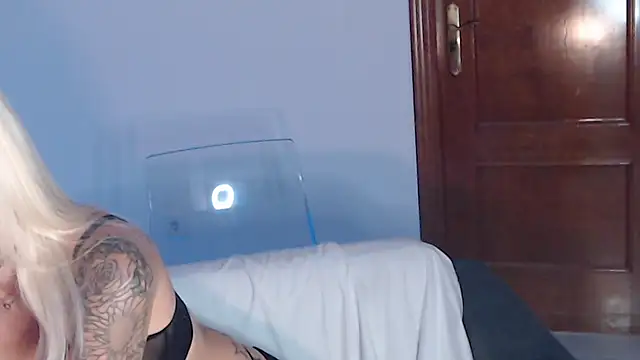 UK_Tall_Barbie_Slut live sex cam