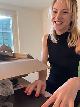 missdaisydiamond777 live sex cam