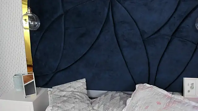 LARISSAEVANS's Stripchat show and profile