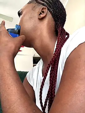 LuciousLips96 live sex cam