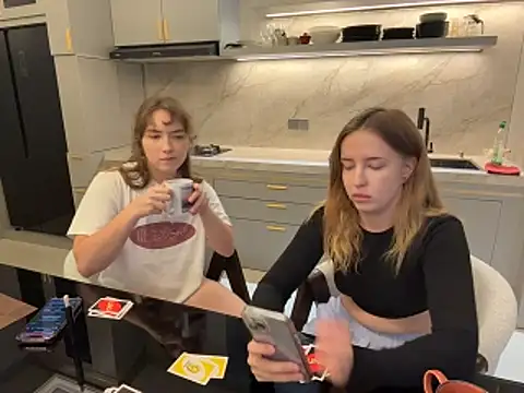 Nura_n_Sarah live sex cam