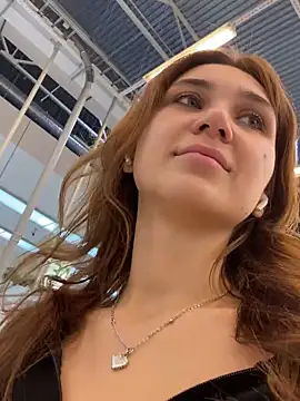 QuitieLia live sex cam