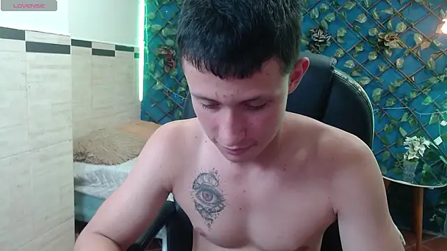 Garuo_18 live sex cam