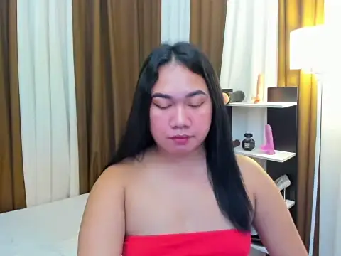 TsUncutKaren live sex cam