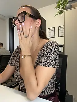 Hii_Lolla live sex cam