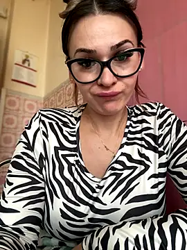 iSelena live sex cam