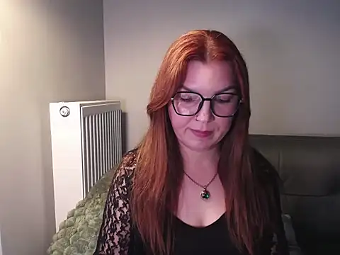 MartinePrettyFeet live sex cam