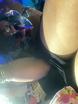 gurlnips live sex cam