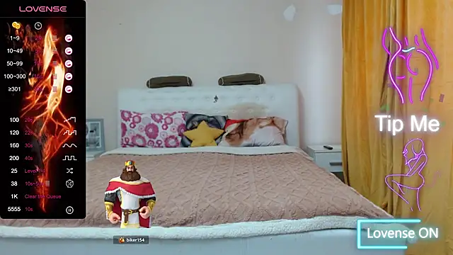 Daddyisssues1 live sex cam