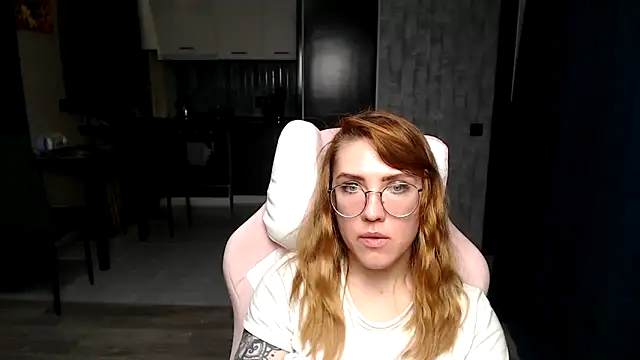 Reginasmilee live sex cam